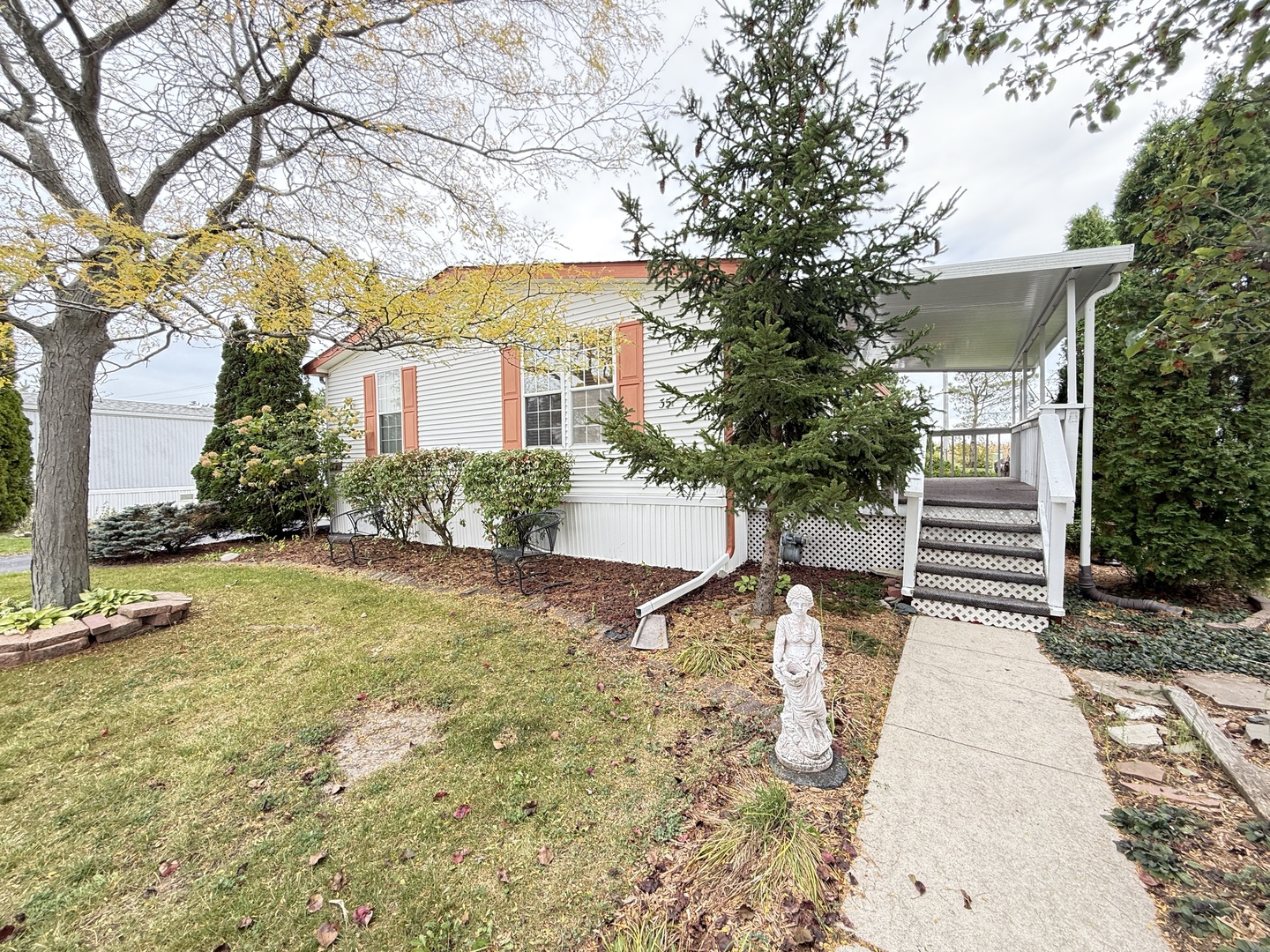 35 Partridge Lane Beecher, IL 60401 - Photo 13 of 34 a front view of a house with garden