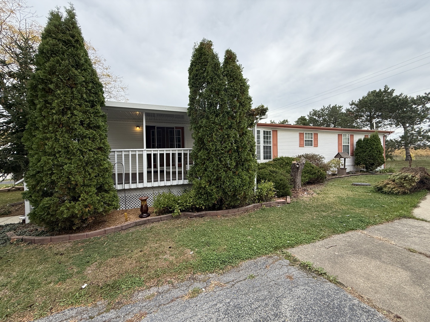 35 Partridge Lane Beecher, IL 60401 - Photo 14 of 34 a front view of a house with garden