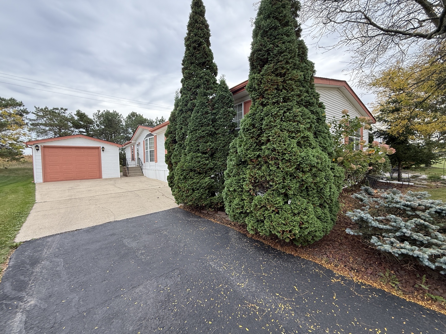 35 Partridge Lane Beecher, IL 60401 - Photo 2 of 34 a backyard of a house with lots of green space