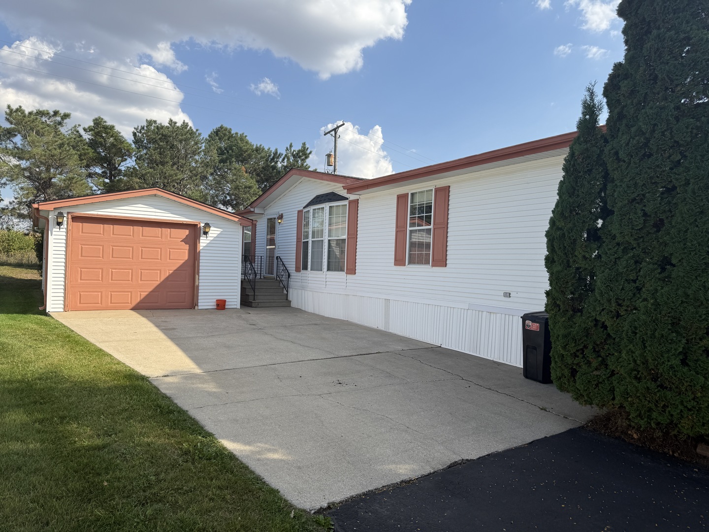 35 Partridge Lane Beecher, IL 60401 - Photo 29 of 34 a front view of a house with a yard and garage