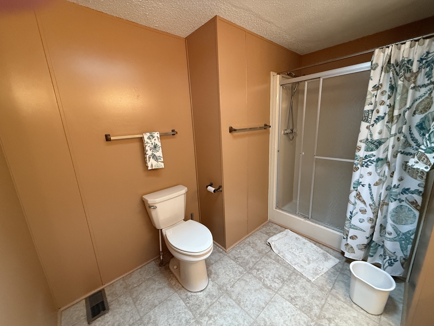 35 Partridge Lane Beecher, IL 60401 - Photo 7 of 34 a bathroom with a toilet and shower