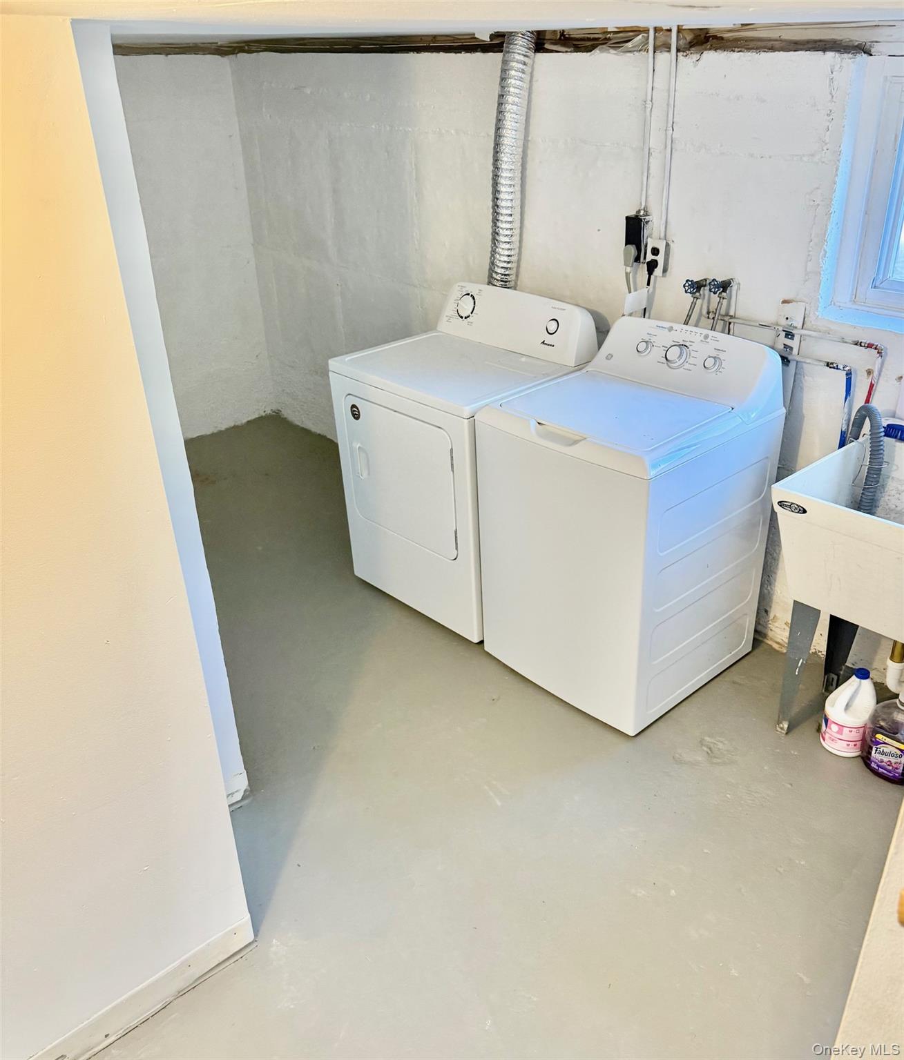 10 Revere Road Port Washington, NY 11050 - Photo 17 of 17 a utility room with dryer and washer