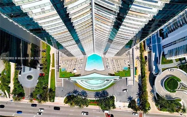 $17,500 | 17121 Collins Avenue, Unit 2908, Sunny Isles Beach, FL 33160