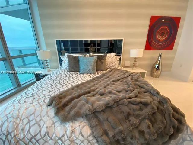 $17,500 | 17121 Collins Avenue, Unit 2908, Sunny Isles Beach, FL 33160