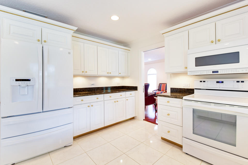 6306 Woodbury Road Boca Raton, FL 33433 - Photo 14 of 46 6306 kitchen 4
