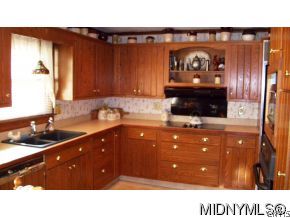127 Gilbert Road New Hartford, NY 13413 - Photo 4 of 6 Gallery Image 4