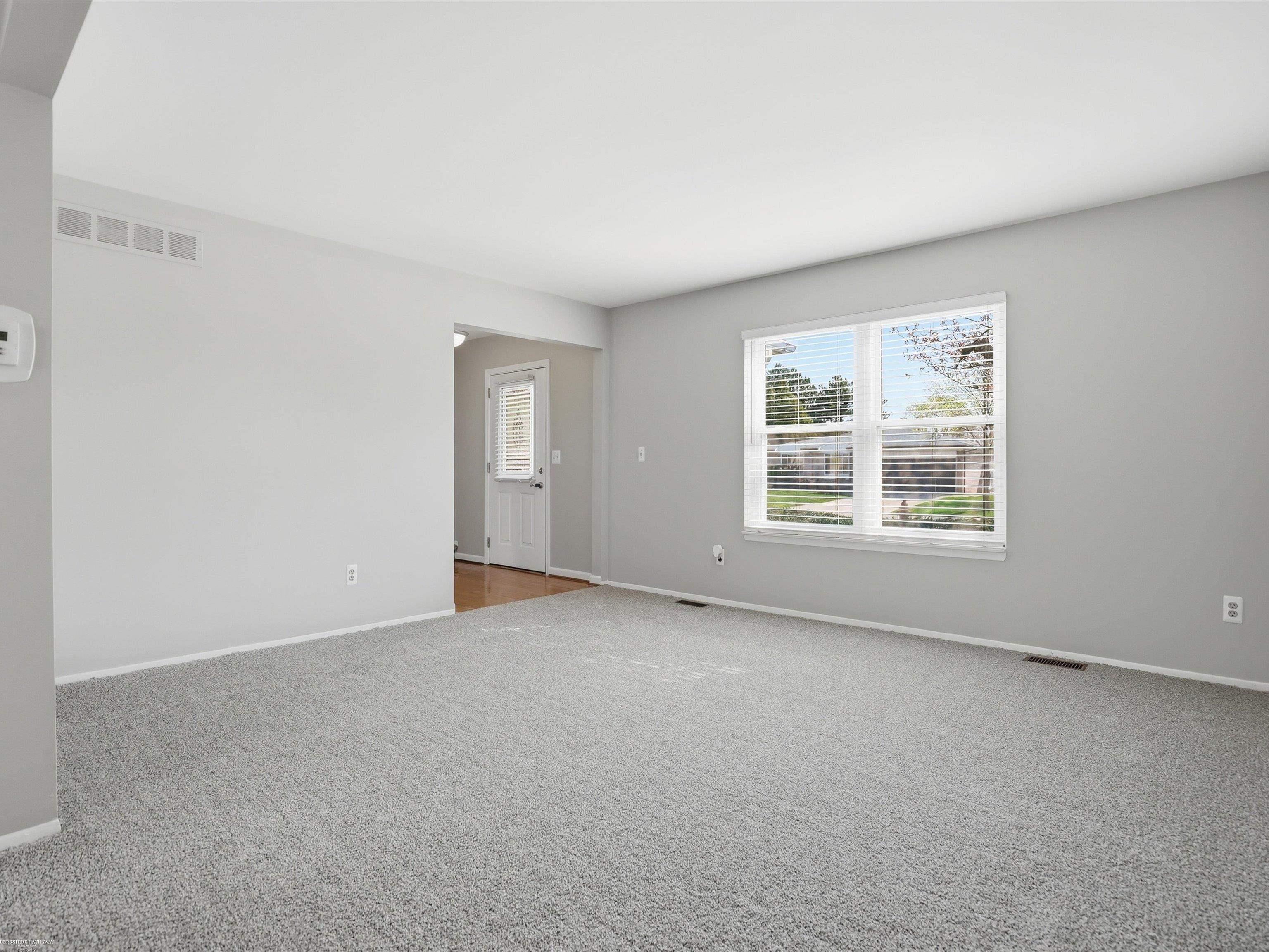 1405 Shaker Street Troy, MI 48083 - Photo 12 of 51 50205374-6b0ed9af-7b13-4d2e-ac6e-5371a6f8b917.JPG
