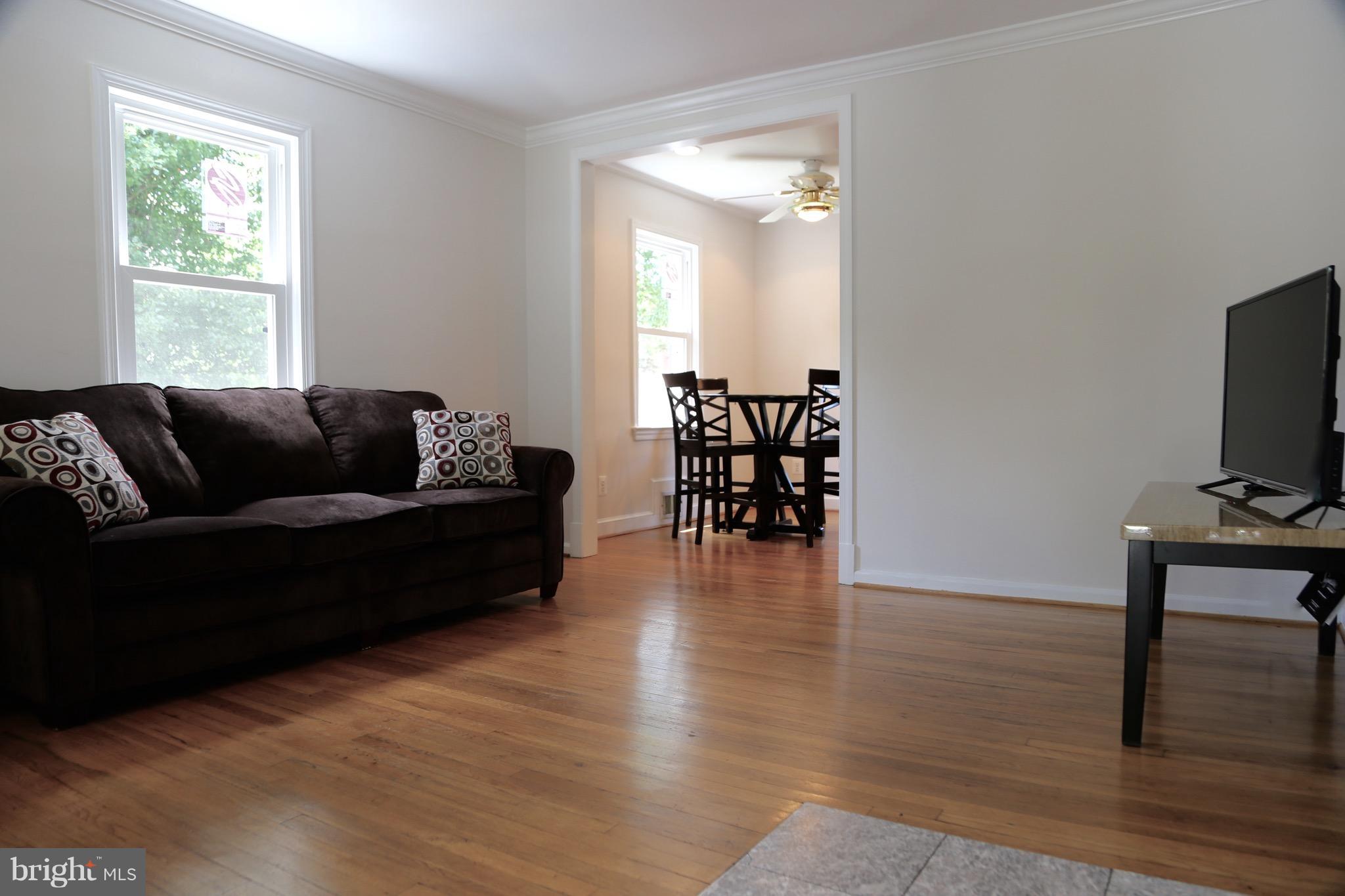 5948 Williamsburg Road Alexandria, VA 22303 - Photo 5 of 24 Living Room