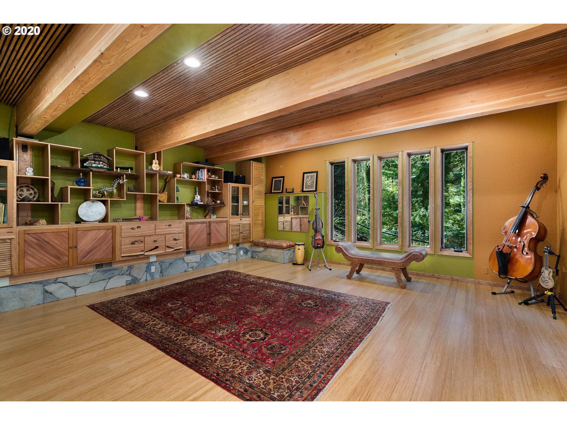 2654 Southwest Fairmount Boulevard Portland, OR 97239 - Photo 23 of 32 a living room with furniture and wooden floor