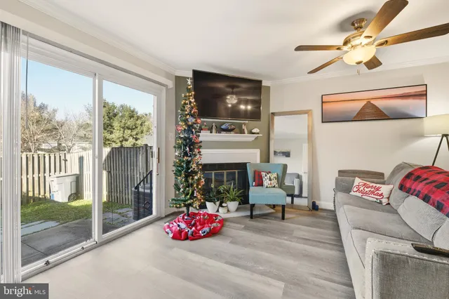 $2,800 | 2964 Kings Station Court, Alexandria, VA 22306