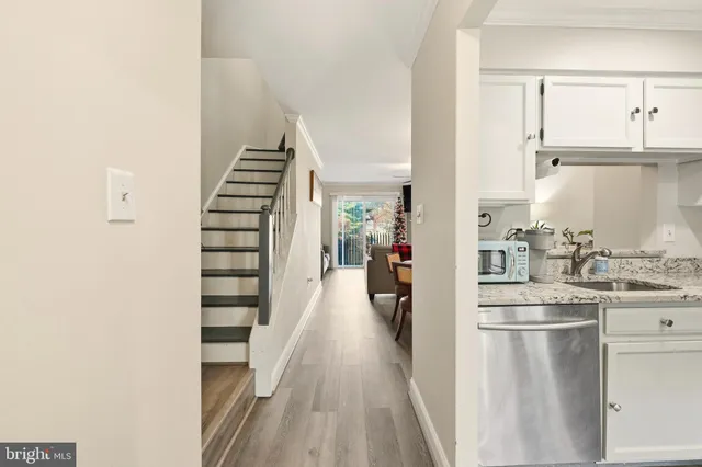 $2,800 | 2964 Kings Station Court, Alexandria, VA 22306