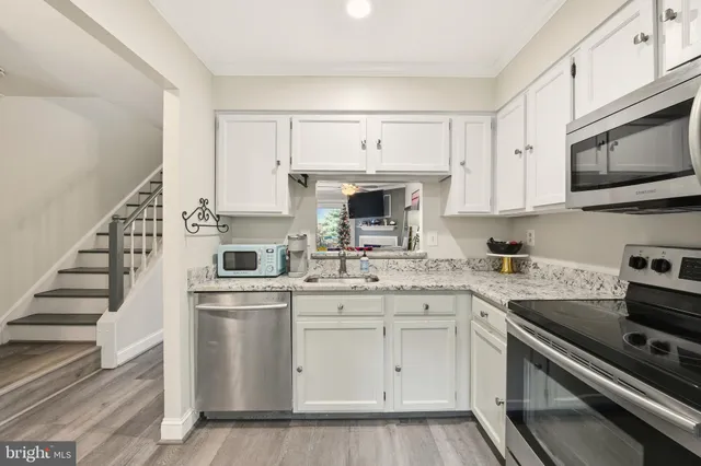 $2,800 | 2964 Kings Station Court, Alexandria, VA 22306