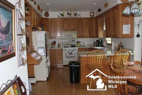 4120 Blue Bush Road Monroe, MI 48162 - Photo 6 of 24 21128787-5.JPG