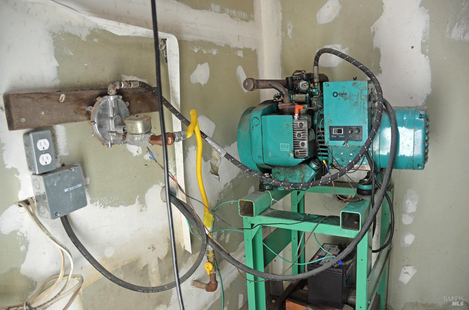 30477 Rodeo Road Potter Valley, CA 95469 - Photo 23 of 33 a picture of living room