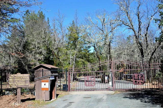 a view of residential houses with a trees