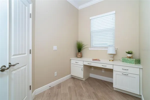 a view of a livingroom with a ceiling fan & entryway