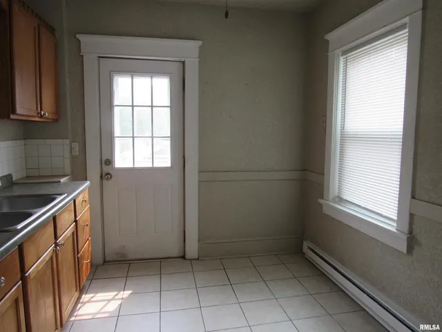 $795 | 1701 25th Street, Unit 4, Rock Island, IL 61201