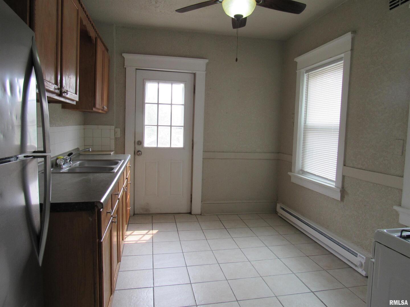 1701 25th Street, Unit 4 Rock Island, IL 61201 - Photo 7 of 21