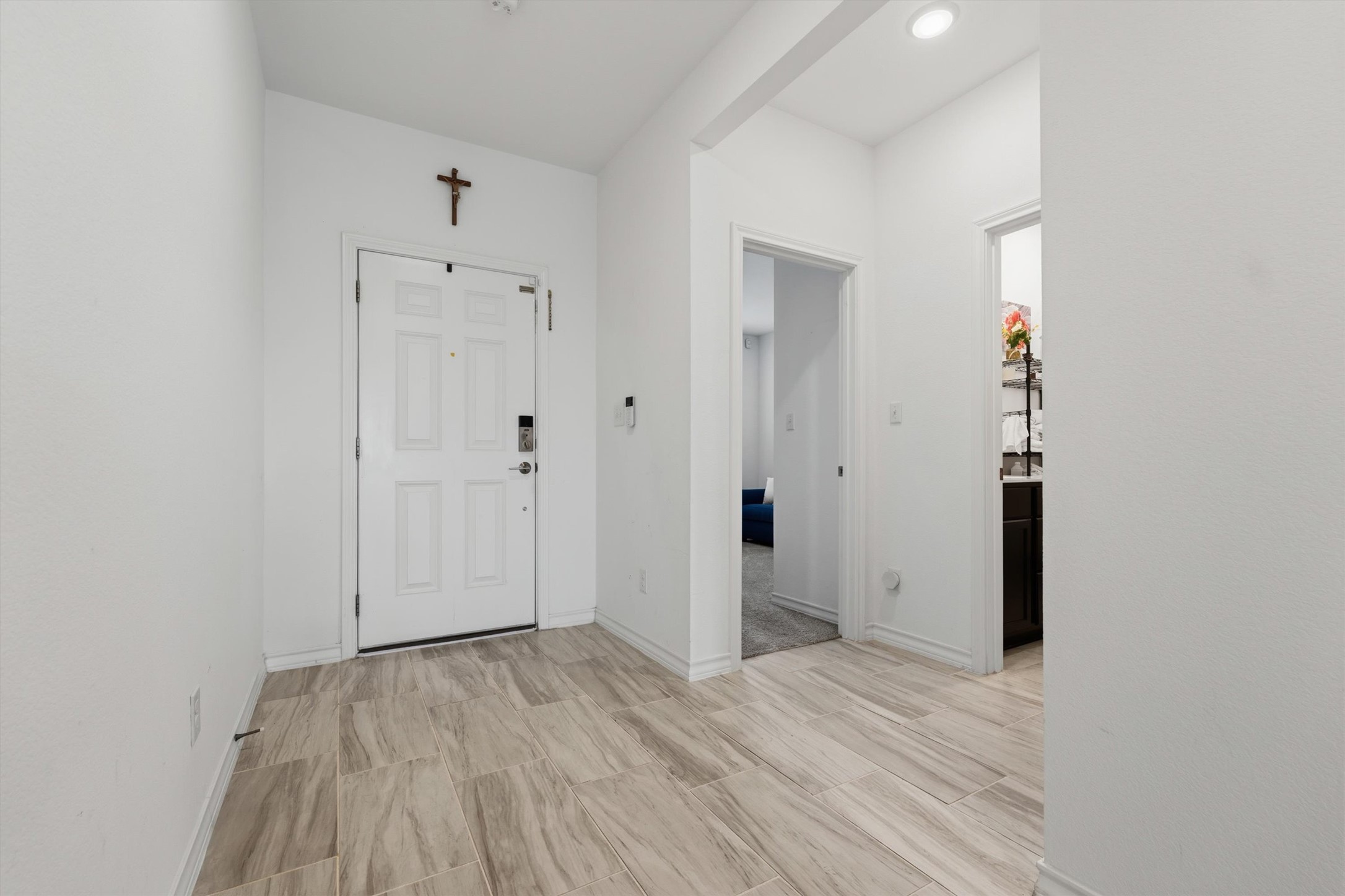 1000 Moose Road Hutto, TX 78634 - Photo 4 of 29 Entrance foyer featuring baseboards