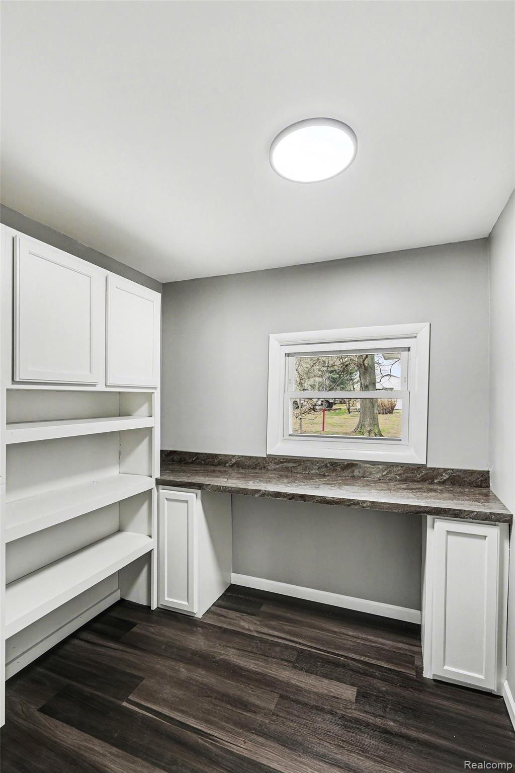 1260 Gilbert Street Flint, MI 48532 - Photo 12 of 32 024_file_5393.jpg