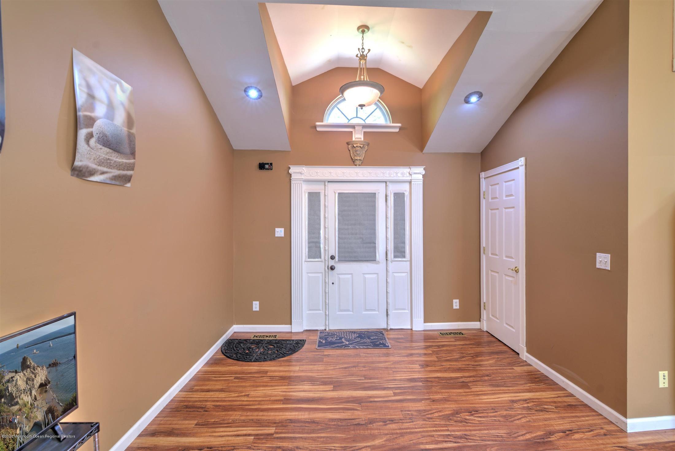 2 Doyle Road Matawan, NJ 07747 - Photo 4 of 38 Foyer
