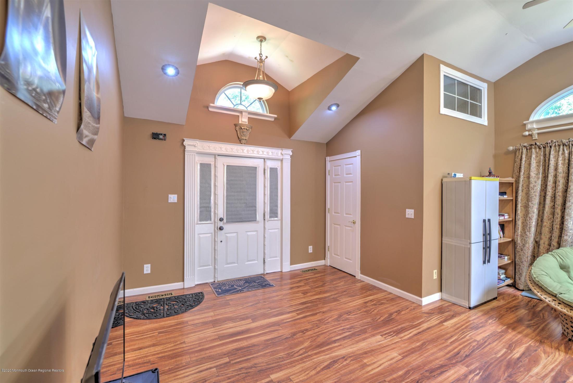 2 Doyle Road Matawan, NJ 07747 - Photo 6 of 38 Foyer