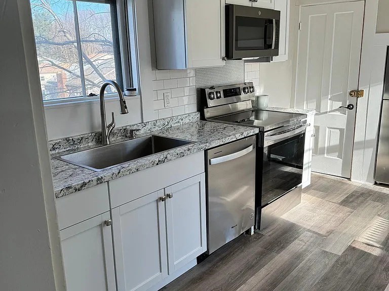 35 Lincoln Avenue, Unit B Marblehead, MA 01945 - Photo 6 of 10