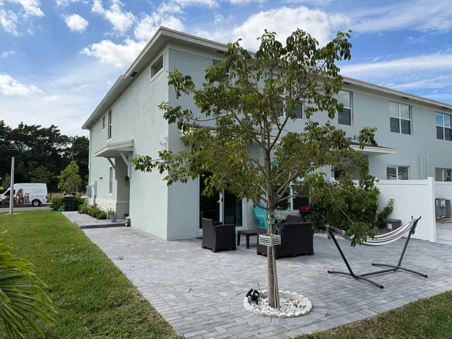 $3,800 | 4416 Hammock Grove Drive, Lake Worth, FL 33467