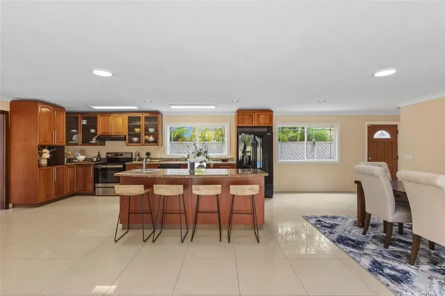 $2,690,000 | 5783 Kalanianaʻole Highway, Honolulu, HI 96821