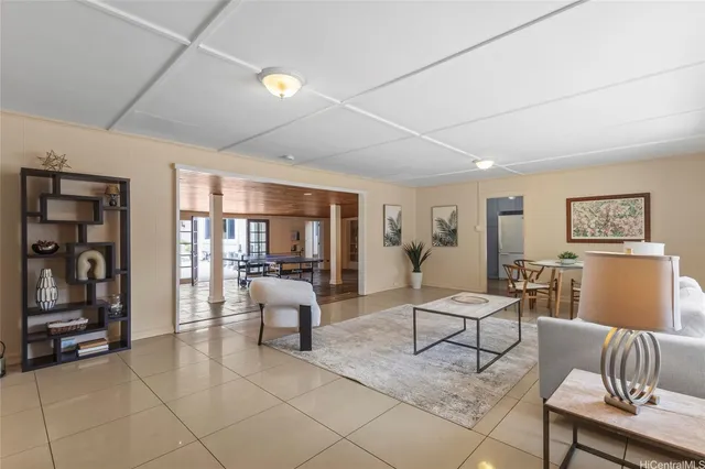 $2,690,000 | 5783 Kalanianaʻole Highway, Honolulu, HI 96821