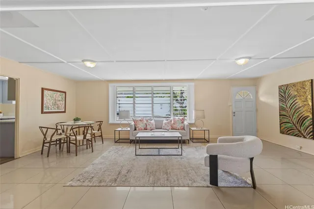 $2,690,000 | 5783 Kalanianaʻole Highway, Honolulu, HI 96821