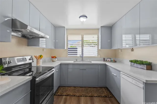 $2,690,000 | 5783 Kalanianaʻole Highway, Honolulu, HI 96821