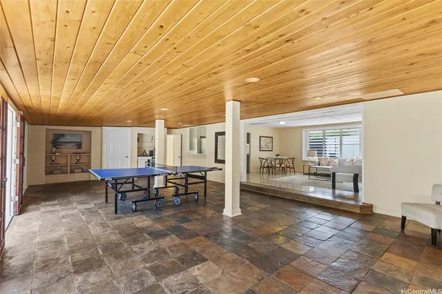 $2,690,000 | 5783 Kalanianaʻole Highway, Honolulu, HI 96821