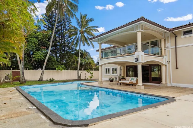 $2,690,000 | 5783 Kalanianaʻole Highway, Honolulu, HI 96821
