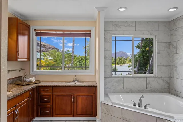 $2,690,000 | 5783 Kalanianaʻole Highway, Honolulu, HI 96821