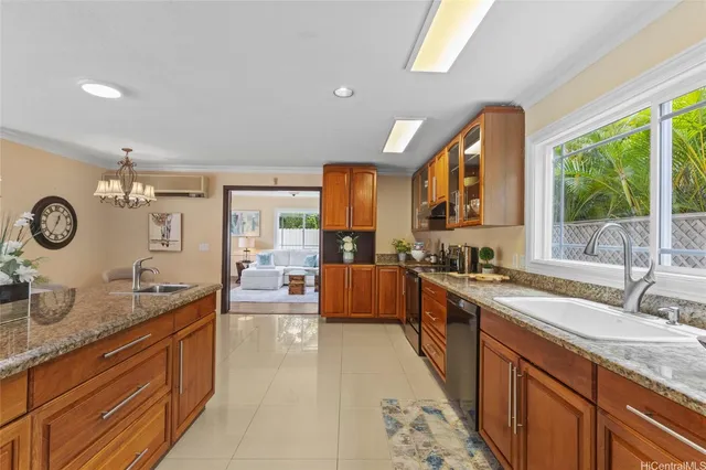 $2,690,000 | 5783 Kalanianaʻole Highway, Honolulu, HI 96821