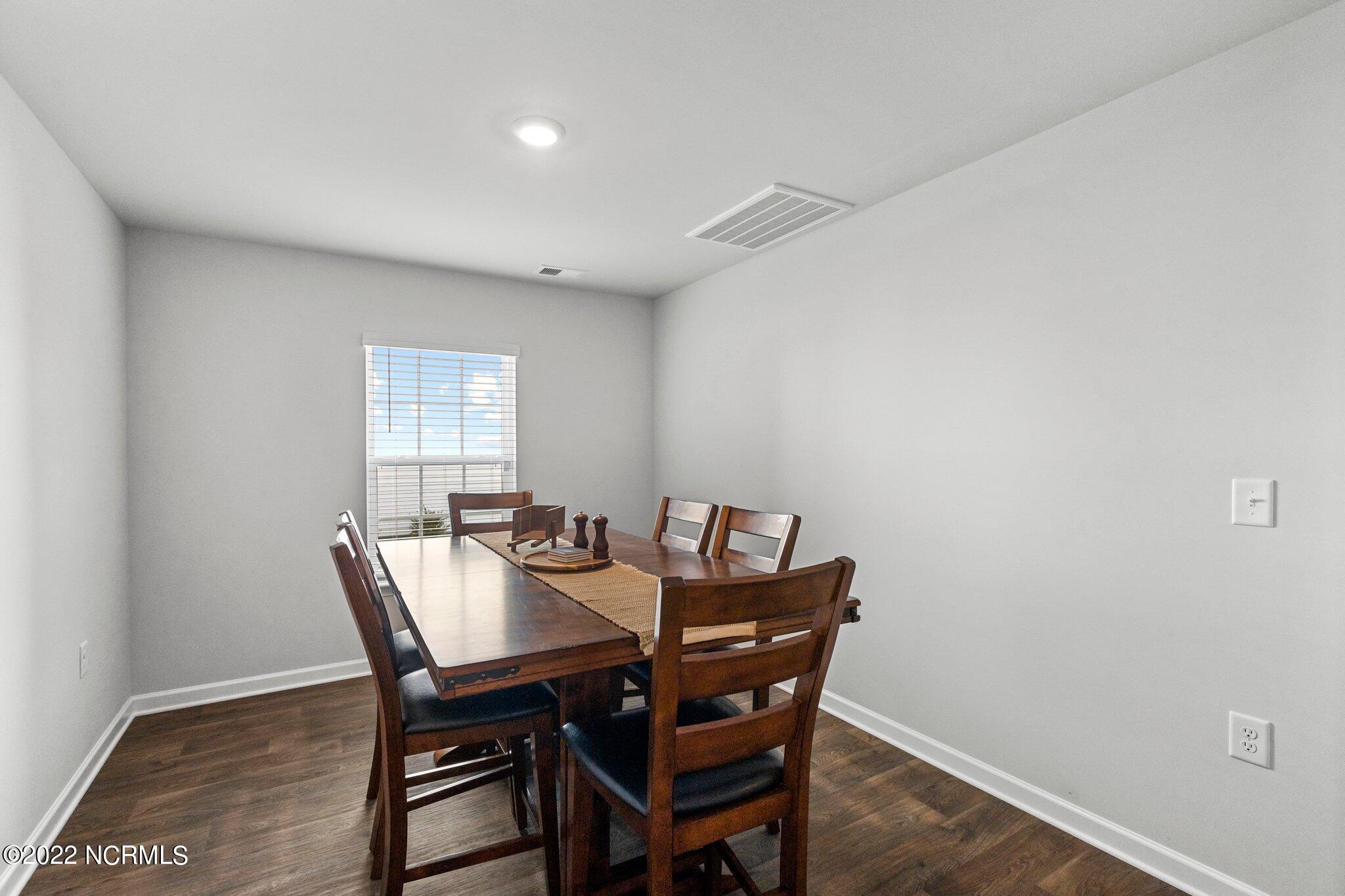 204 Gracie Farms Road New Bern, NC 28560 - Photo 9 of 43 22-web-or-mls-2I3A0006-1