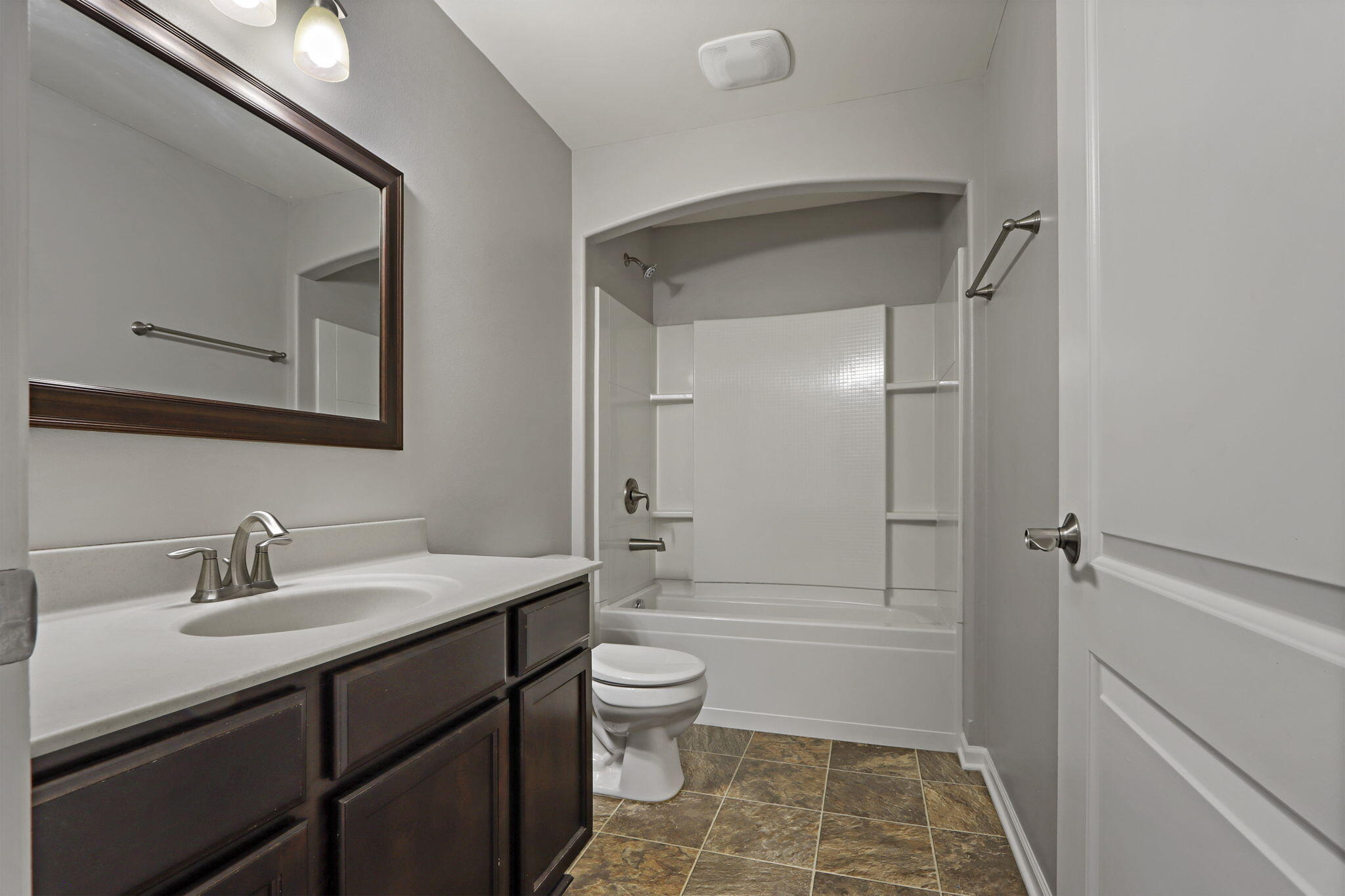 1172 Springbrook Drive Burlington, WI 53105 - Photo 25 of 40 Full Bath: upper