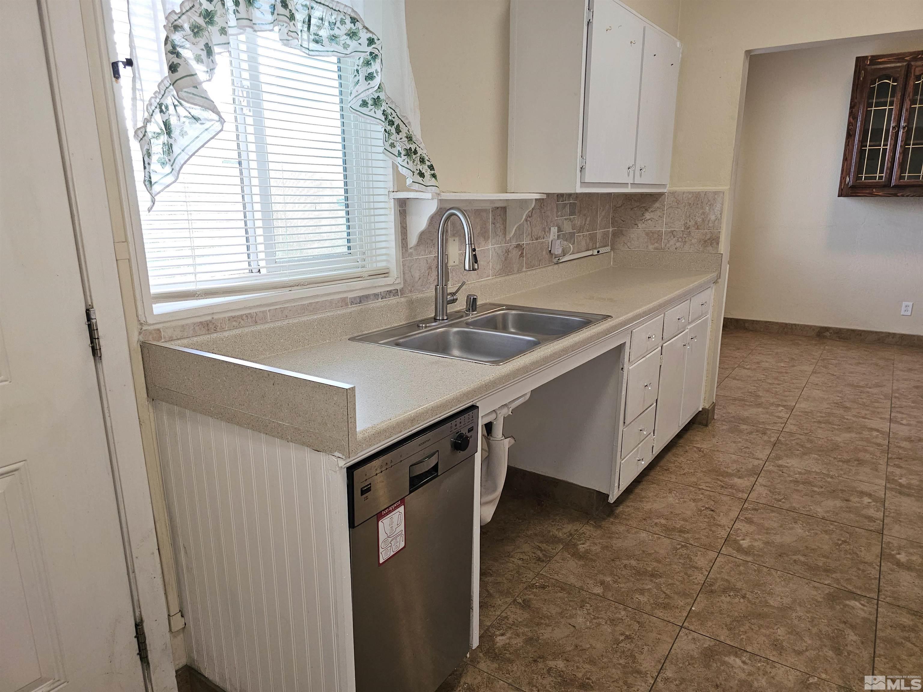 12183 Andes Street Reno, NV 89506 - Photo 8 of 37 Photo 8
