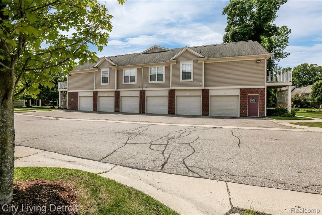 1653 Deepwood Circle Rochester, MI 48307 - Photo 22 of 22 1653 Deepwood Cir Rochester MI-print-023-18-1653 Deepwood Circle00023-4200x2800-300dpi.jpg