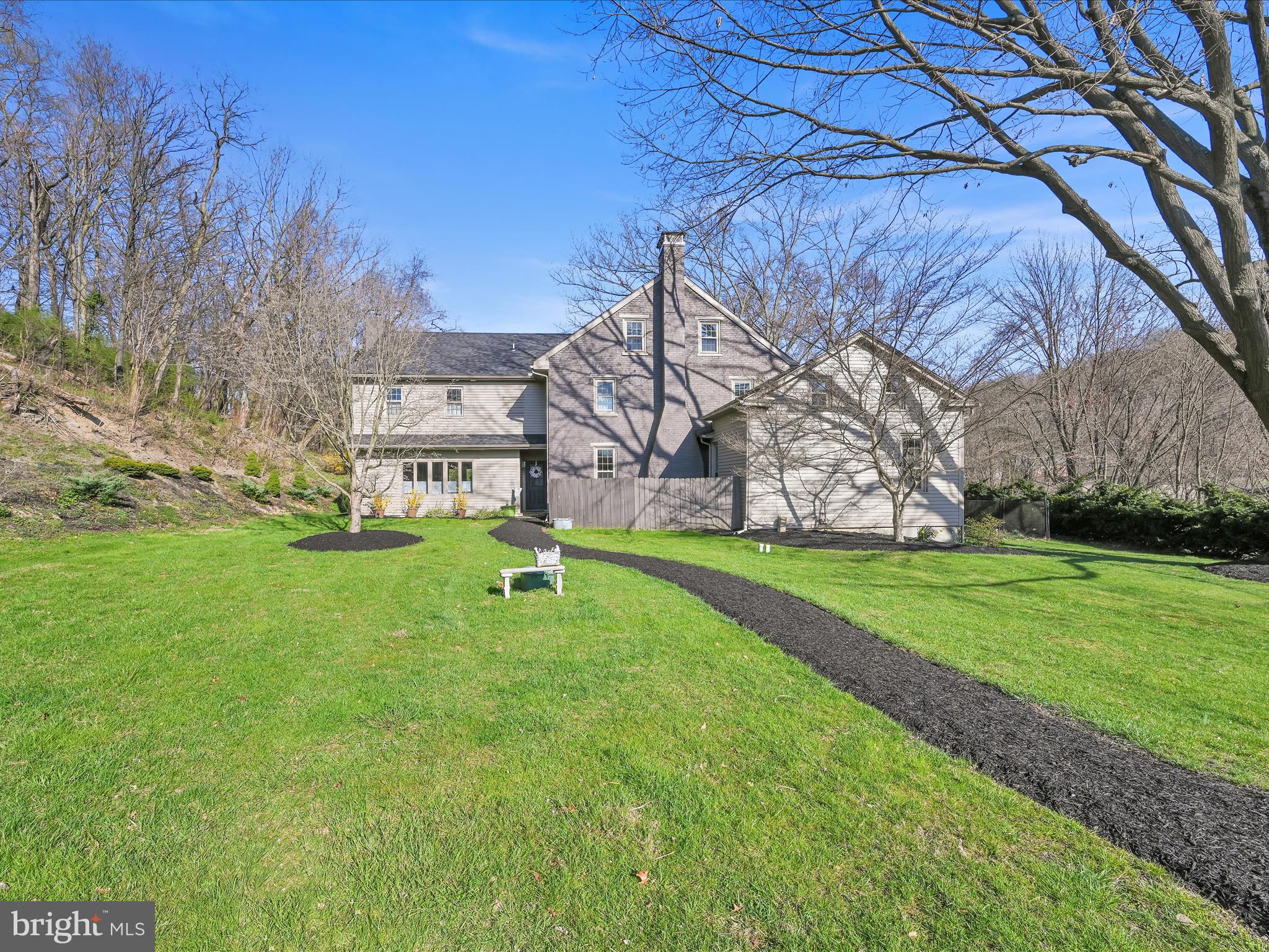 2657 Valley View Drive Lancaster, PA 17601 - Photo 9 of 56 Front Yard