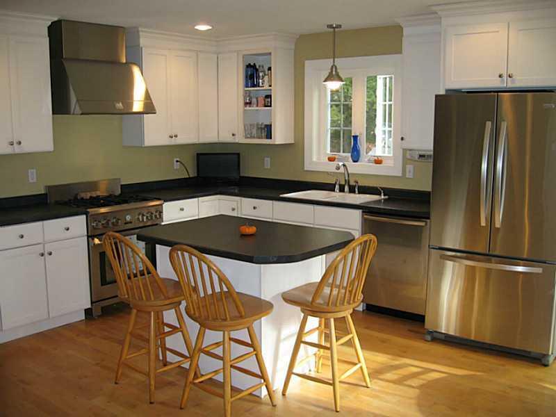 26 Harding Road Gorham, ME 04038 - Photo 2 of 13 Kitchen.