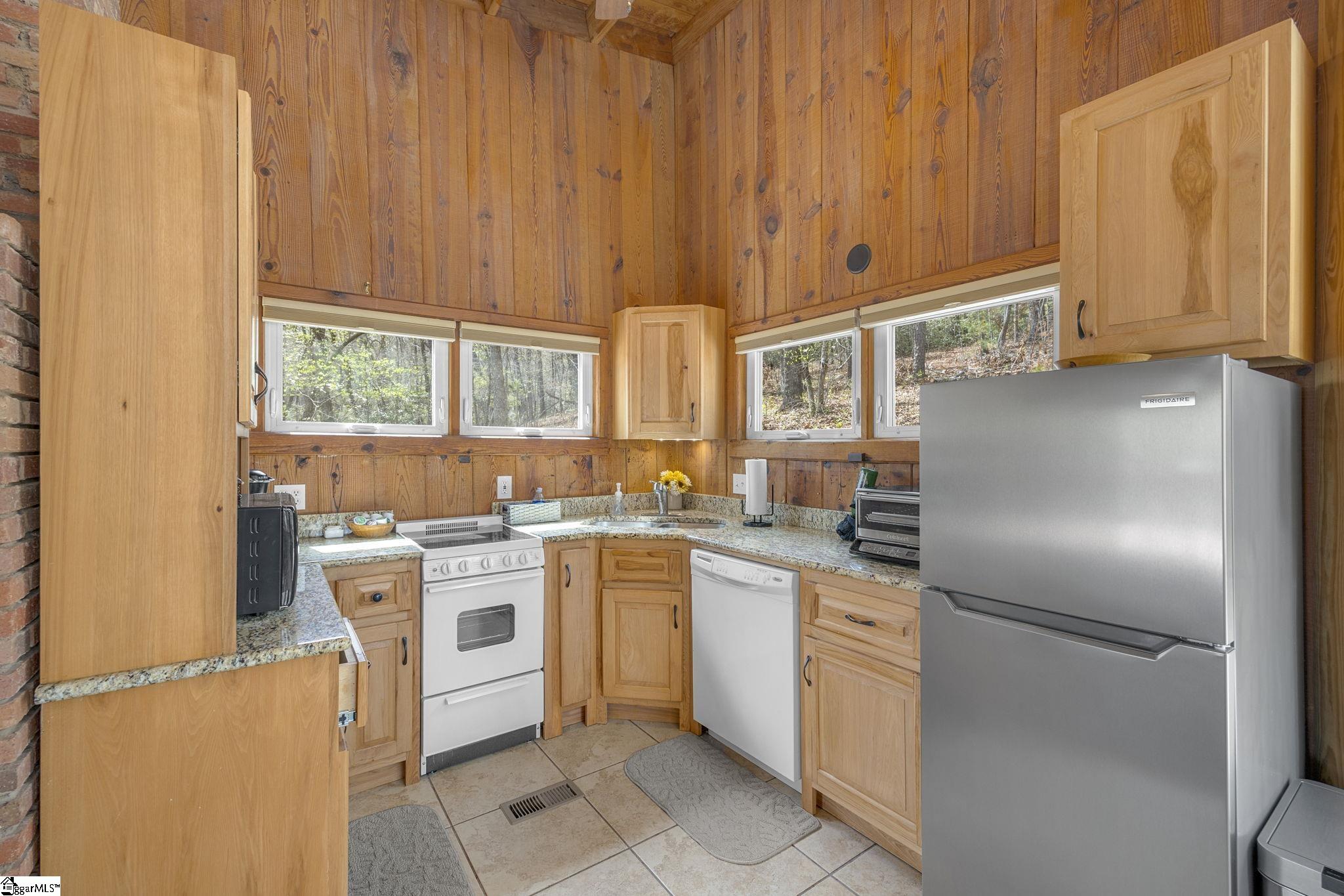 4828 Highway 11 Pickens, SC 29671 - Photo 18 of 43