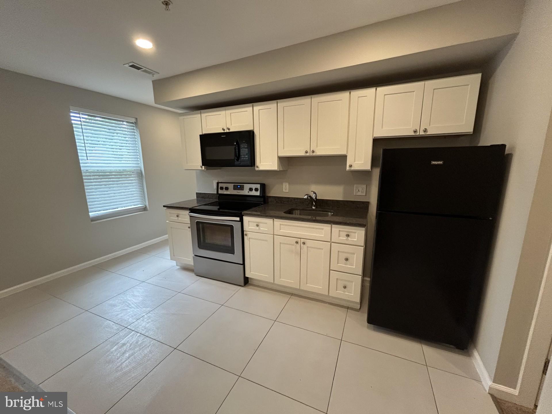 114 O Street Southwest Washington, DC 20024 - Photo 4 of 16