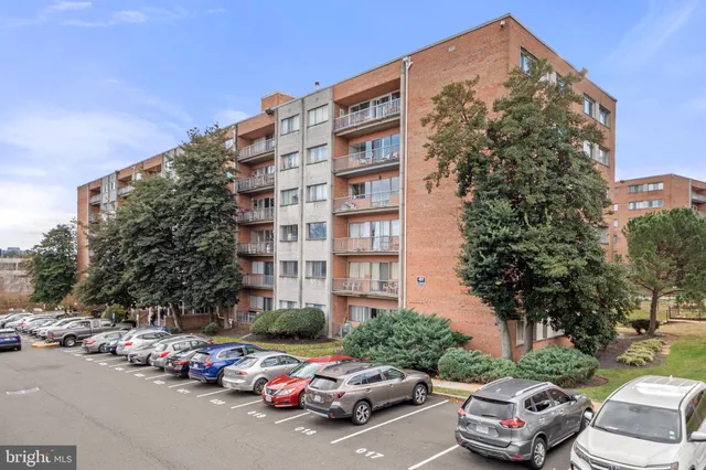 a car parked in front of a building