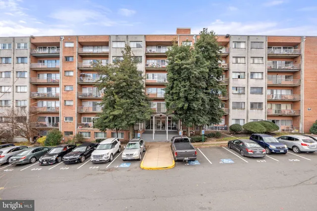 a couple of cars parked in front of a building