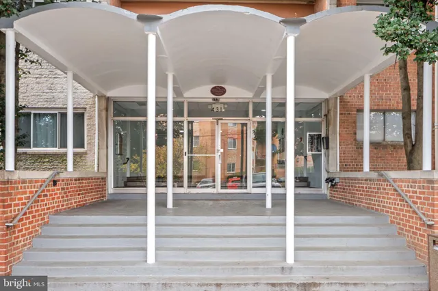 a view of a entrance door of the house