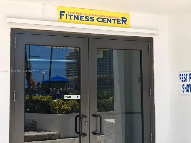 $3,500 | 801 Brickell Bay Drive, Unit 970, Miami, FL 33131