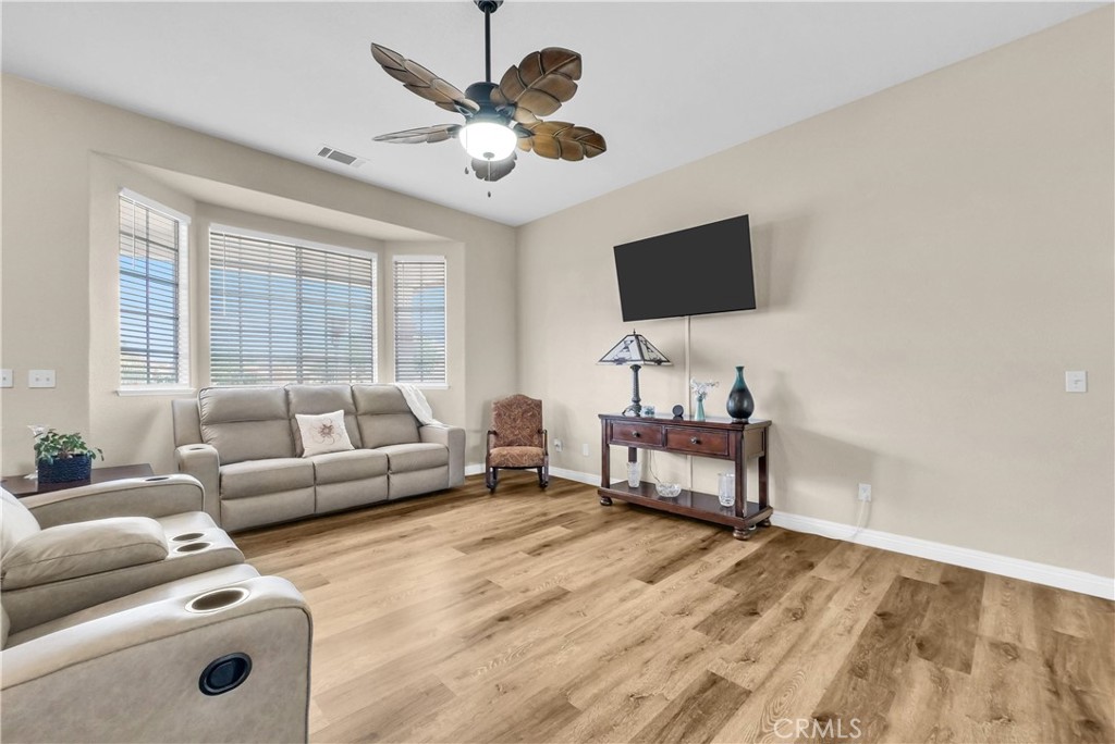 13931 Falling Leaf Road Apple Valley, CA 92307 - Photo 3 of 50 Living room facing TV