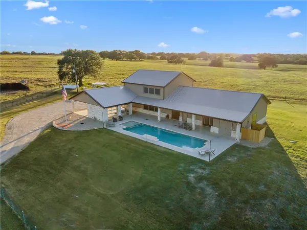 $1,200,000 | 395 Cr 470 Road, Chilton, TX 76632